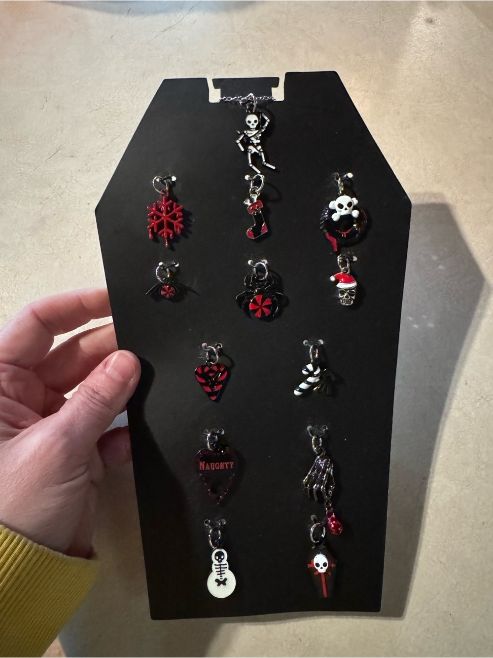🌟3/$20 Eligible! NWOT Interchangeable Holiday Gothic Red Black Charm Necklace